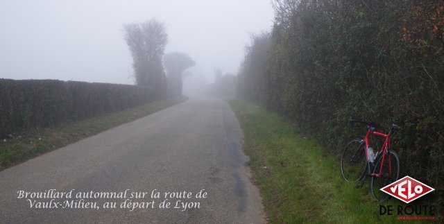 Brouillard automnal sur la route de Vaulx-Milieu